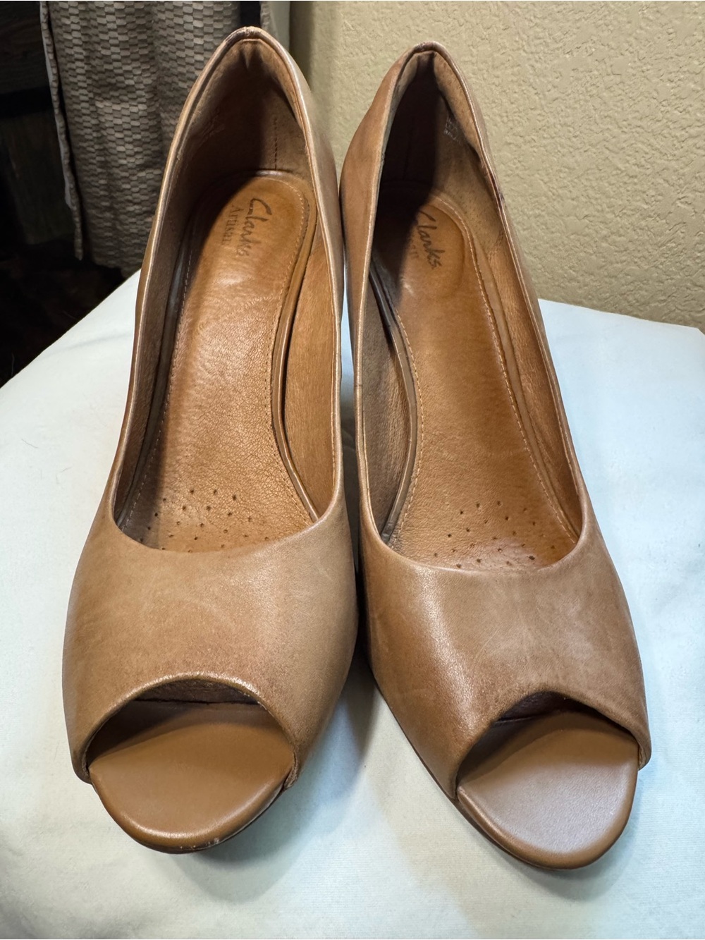 Women’s Beige Clark’s Artisans Heels Size 9.5